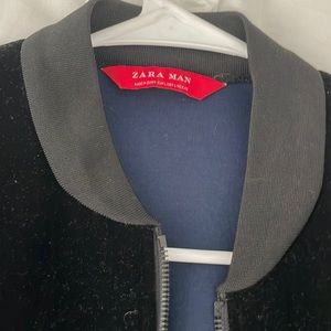 Zara valor large never worn jacket. This is a great jacket.